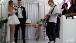 Британский поп-певец Эд Ширан посетил свадьбу незнакомцев и стал их свидетелем