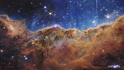 NASA опубликовало первые полноцветные фотографии Вселенной, сделанные телескопом «Джеймс Уэбб»
