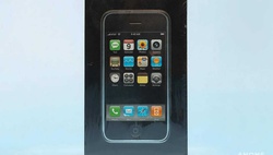 Первый iPhone в запечатанной коробке продали за 35 тыс. долларов