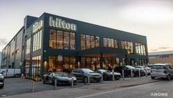 В Великобритании открылся пятизвёздочный отель сети Hilton для автомобилей – фото
