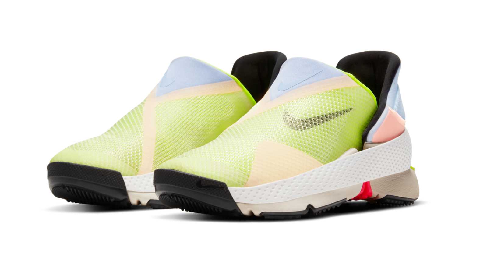 Nike представила кроссовки, которые можно надеть без помощи рук