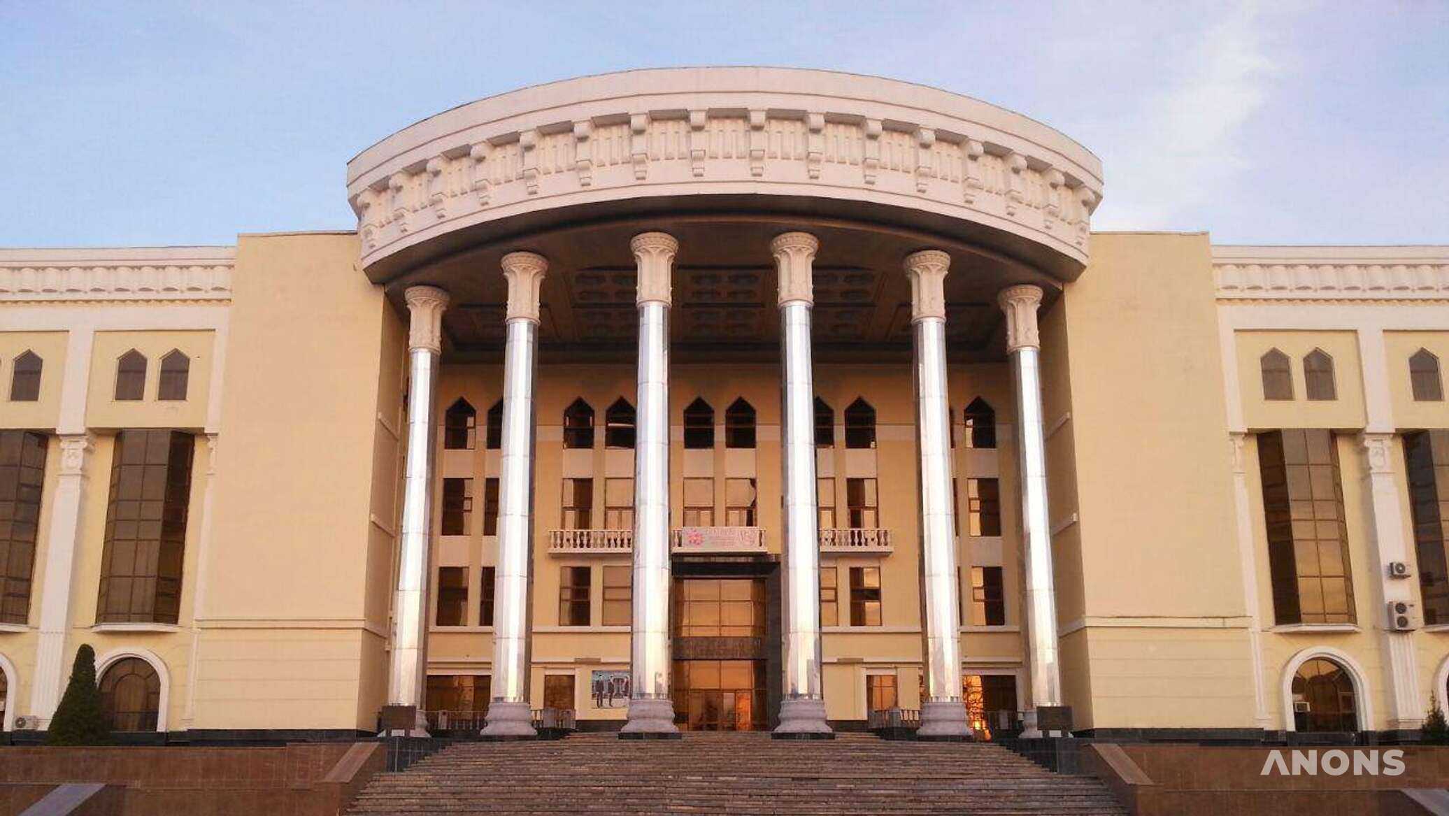 Новогодние песни и мелодии в Государственной  Консерватории Узбекистана