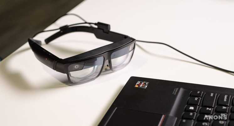 Lenovo представила умные очки с двумя дисплеями и скрытой камерой