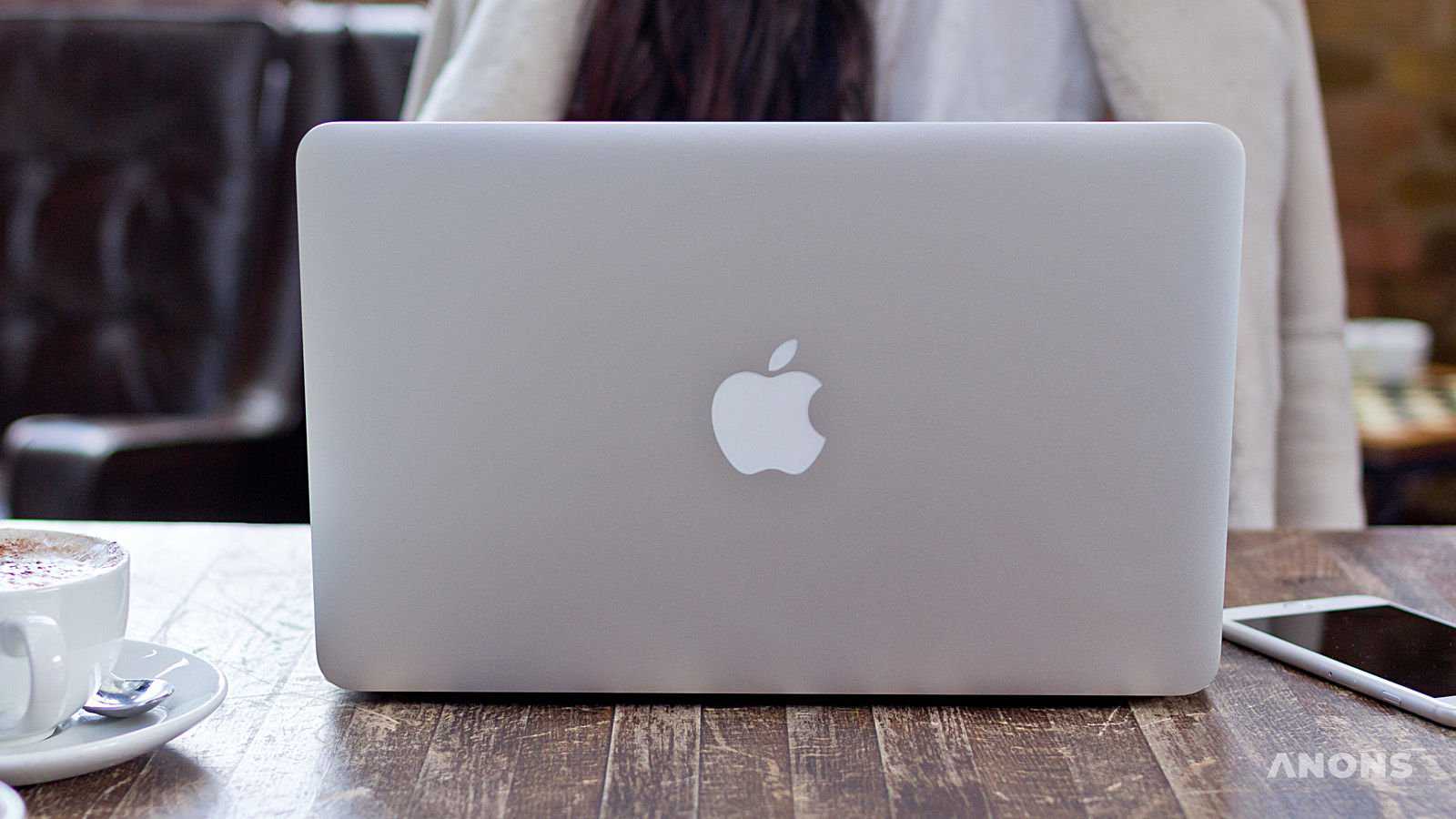 MacBook сможет заряжать iPhone и Apple Watch без проводов
