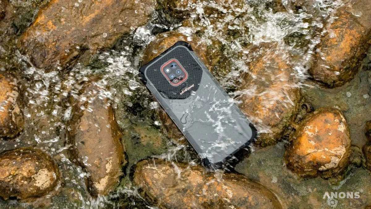 Представлен смартфон с батарейкой на 10 000 мА·ч и устойчивостью к воде, заморозкам и ударам