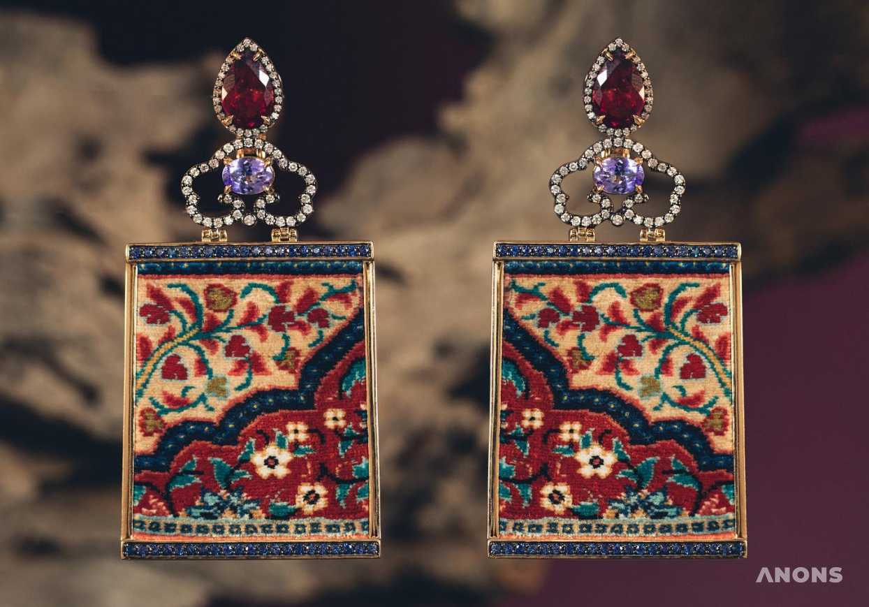 Созданные в Узбекистане серьги с миниатюрными шёлковыми коврами победили в номинации People’s Choice на выставке в Лас-Вегасе