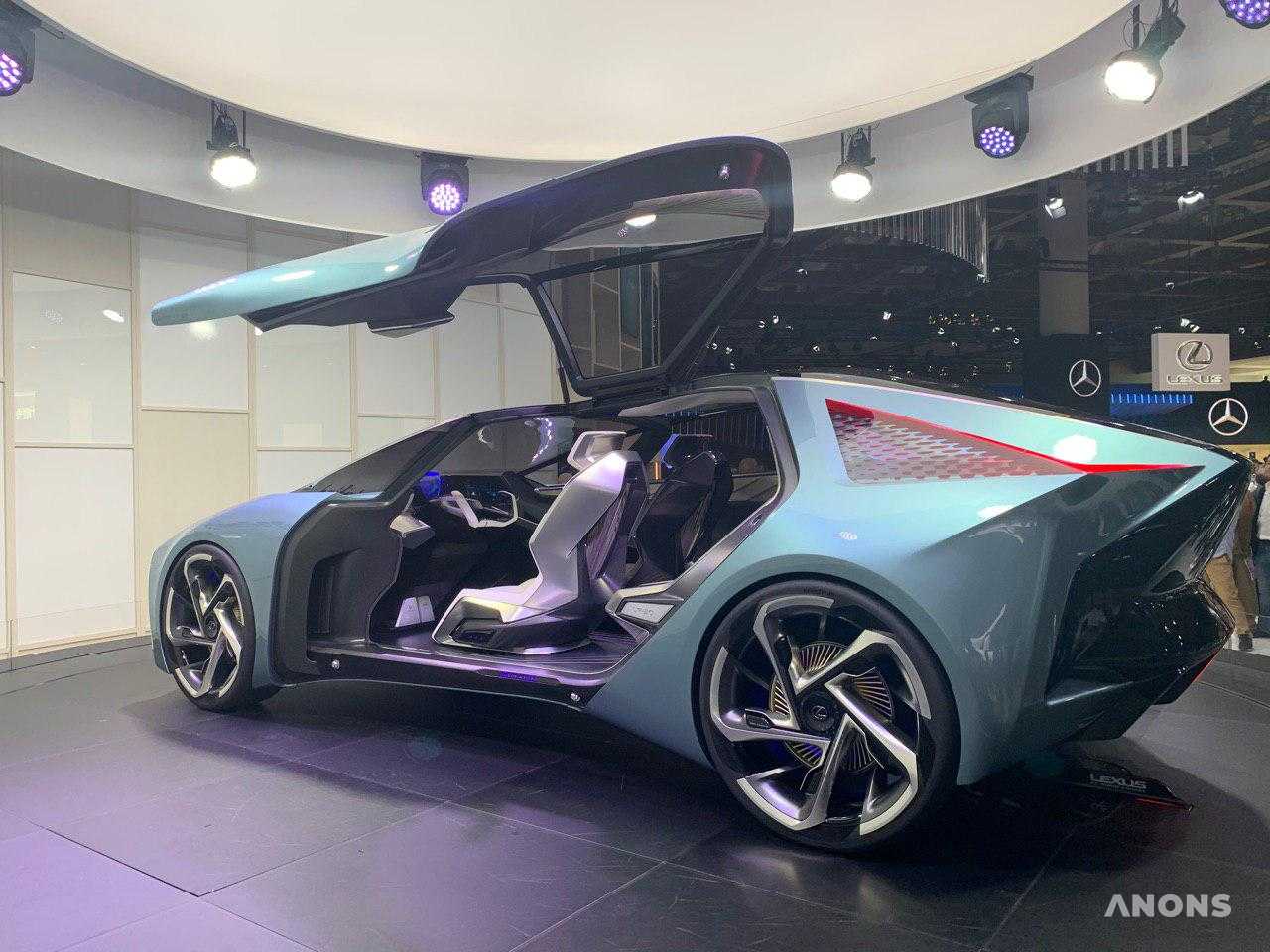 В Токио представили автомобили будущего — фото
