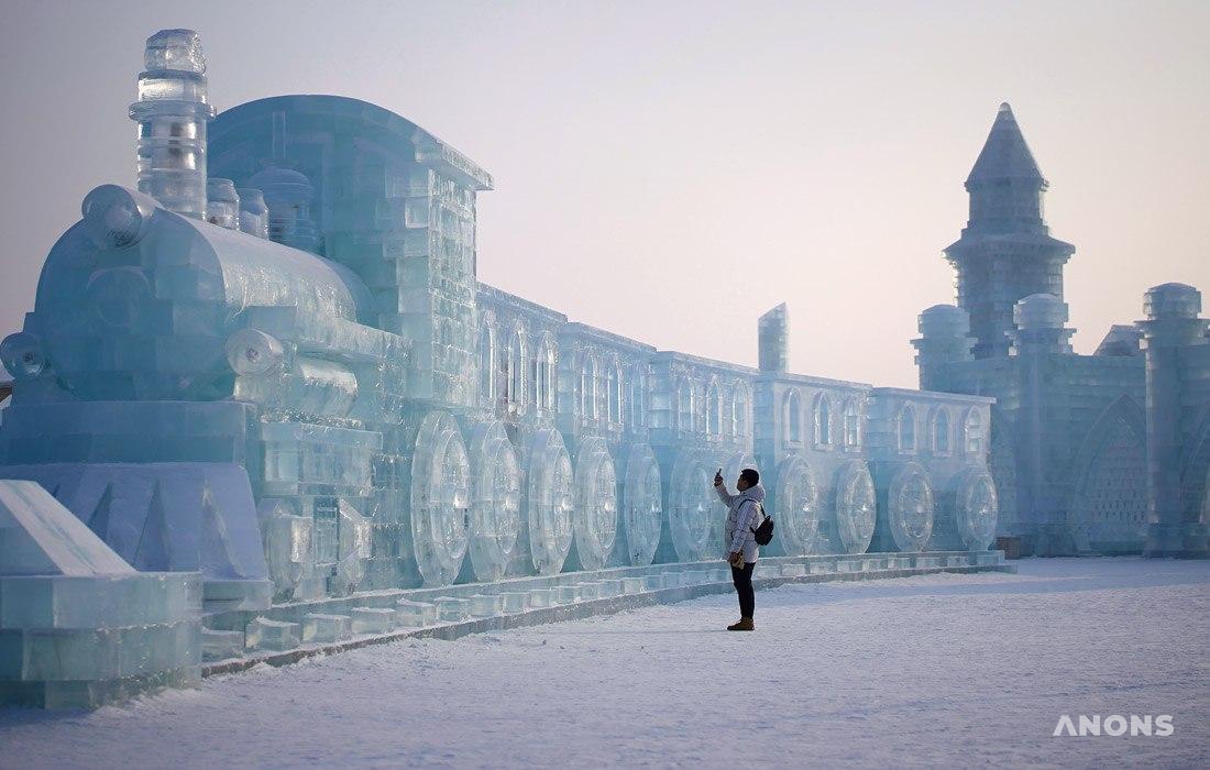 В Китае проходит международный фестиваль снежных и ледяных скульптур