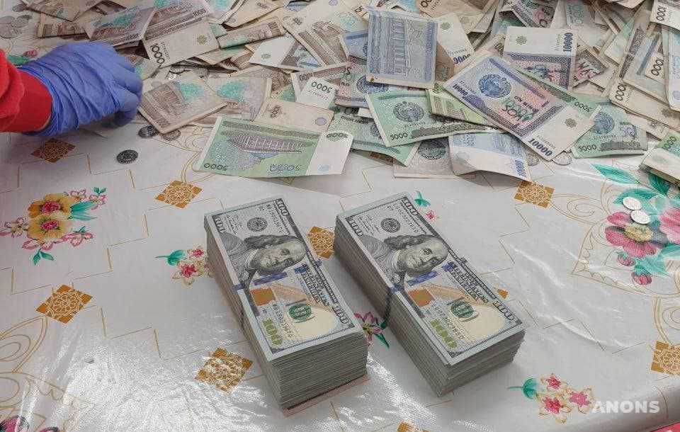 В Ташкенте в одном из благотворительных ящиков обнаружили $50 000
