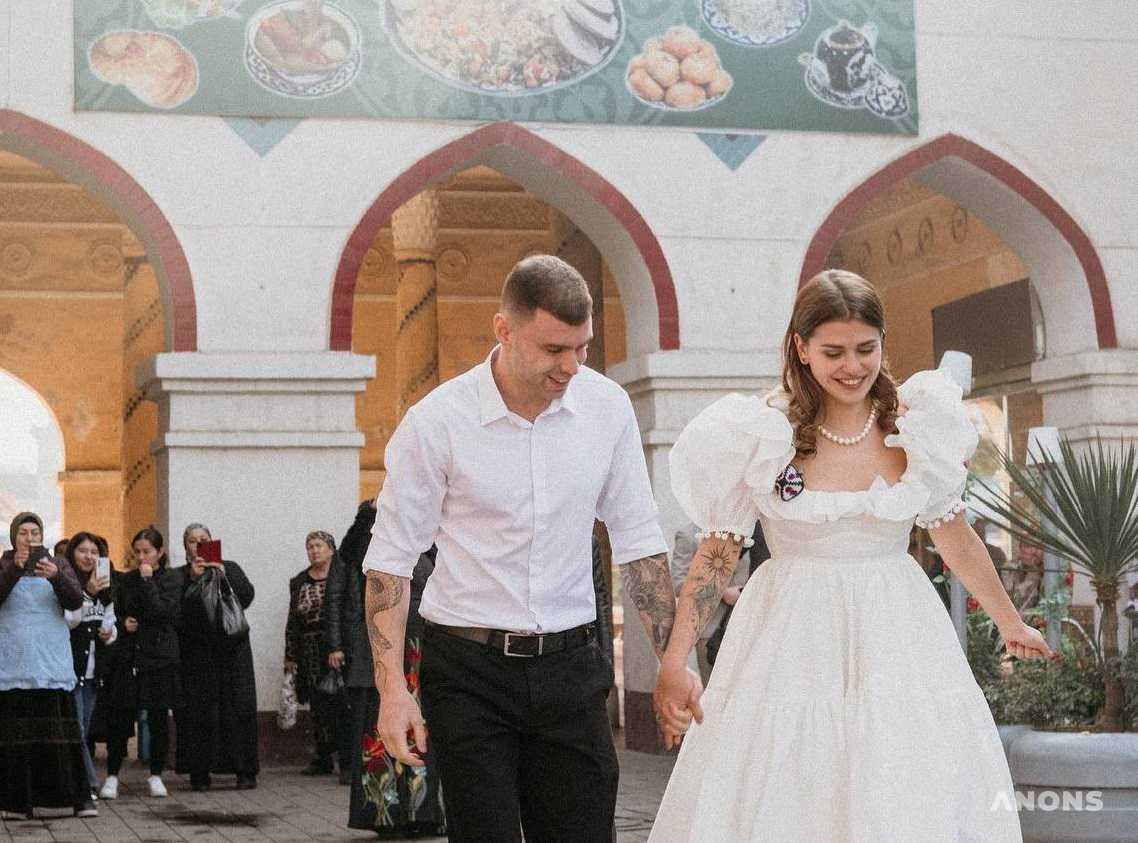 Релоканты из России сыграли свадьбу на рынке Чорсу – фото