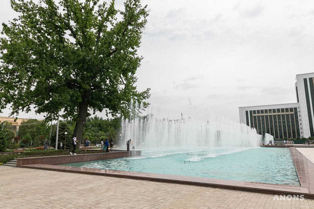 В Ташкенте запустили большой фонтан на площади Мустакиллик - фото