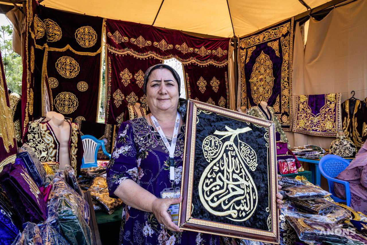 В Бухаре прошёл Международный фестиваль золотошвейного и ювелирного искусства – фоторепортаж