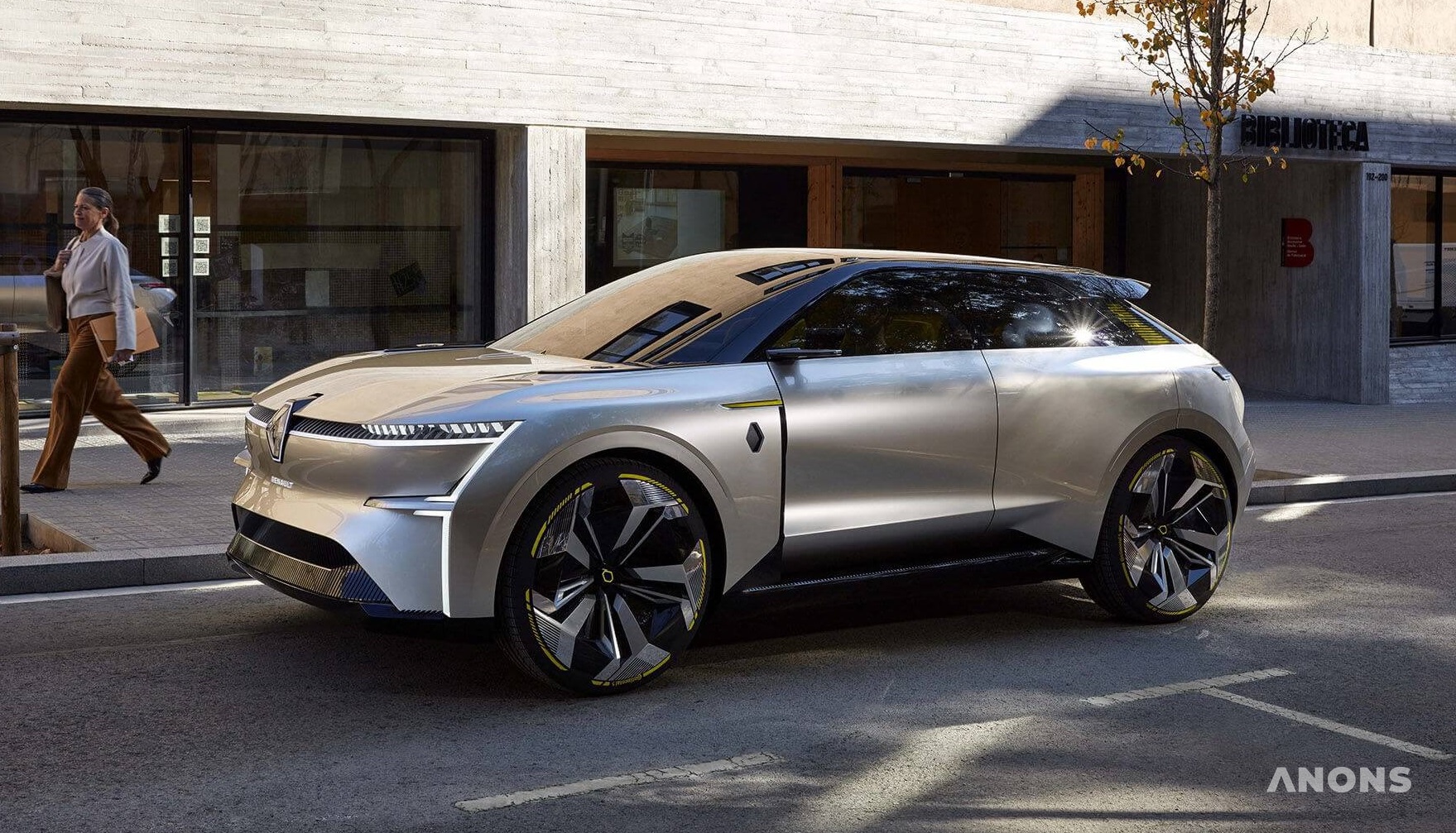 Renault показала концепт электрокара, который может удлиняться - видео