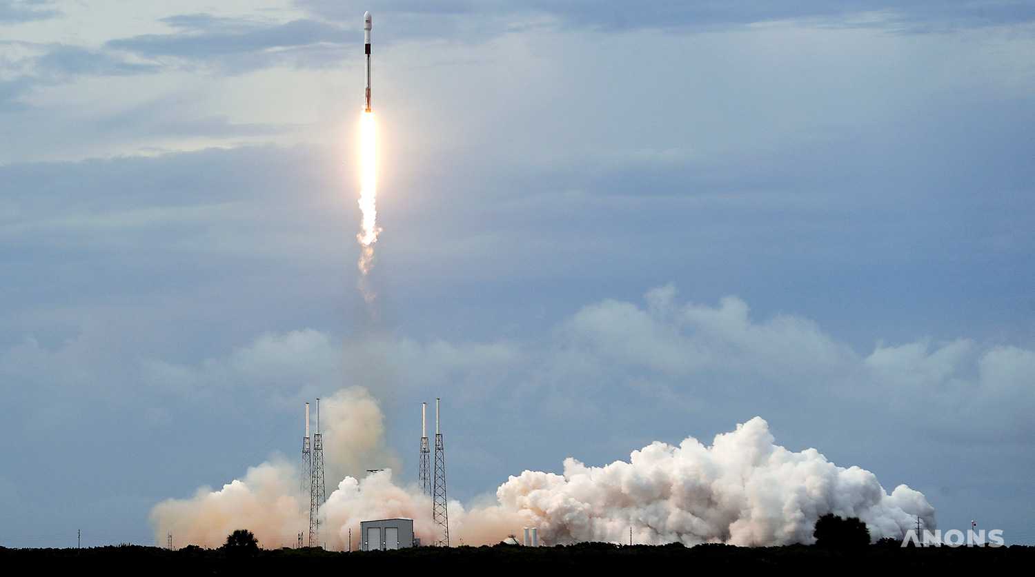 SpaceX успешно запустила ракету с рекордным количеством спутников