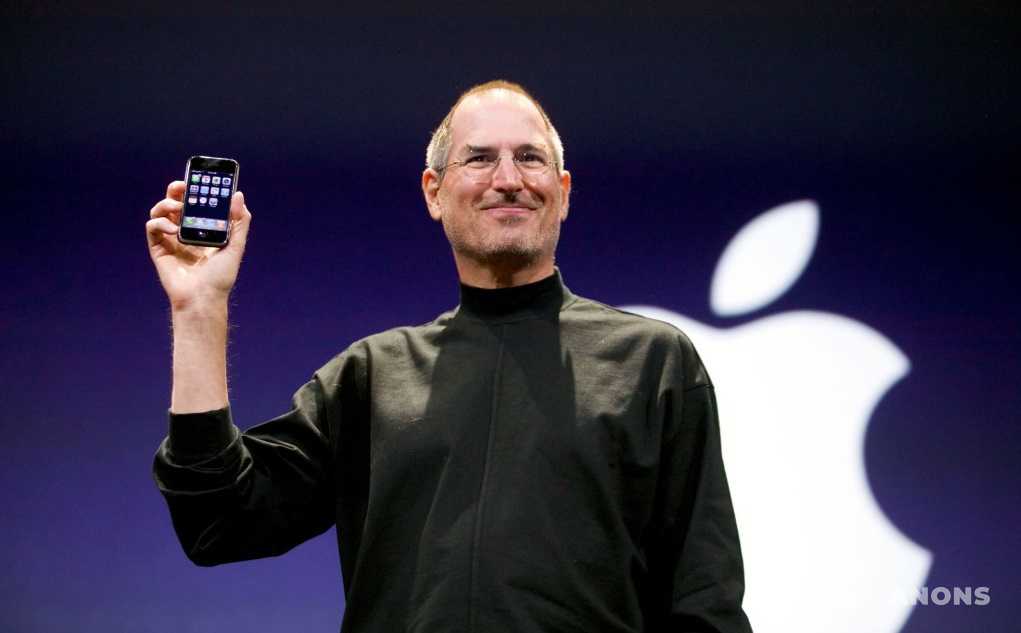 На онлайн-аукцион выставили анкету о трудоустройстве бывшего главы Apple Стива Джобса
