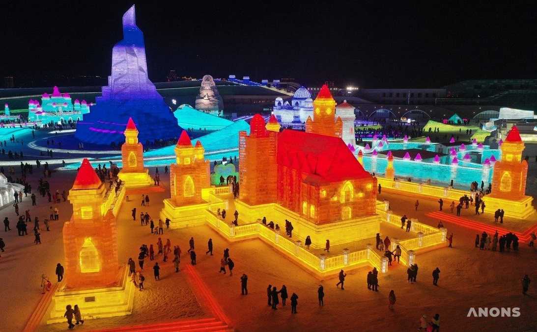 В Китае проходит крупнейший в мире фестиваль льда и снега – фото
