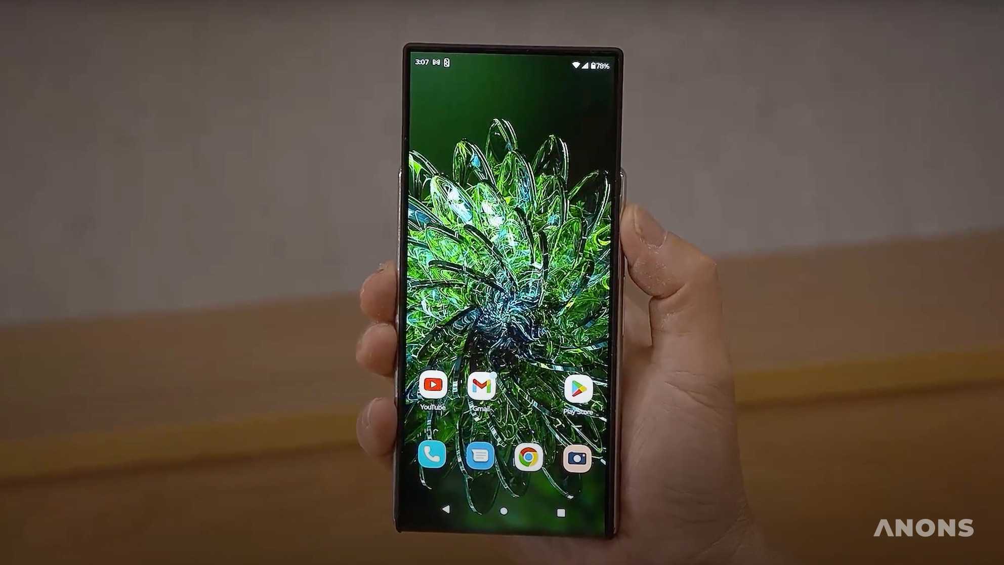 Motorola представила концепт смартфона с раздвижным дисплеем
