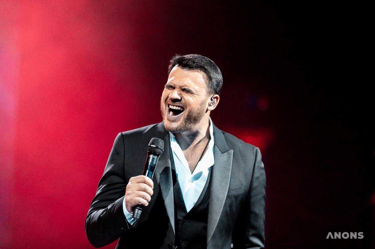 Лучший подарок на 8 марта: в Ташкенте выступил певец Emin - фото