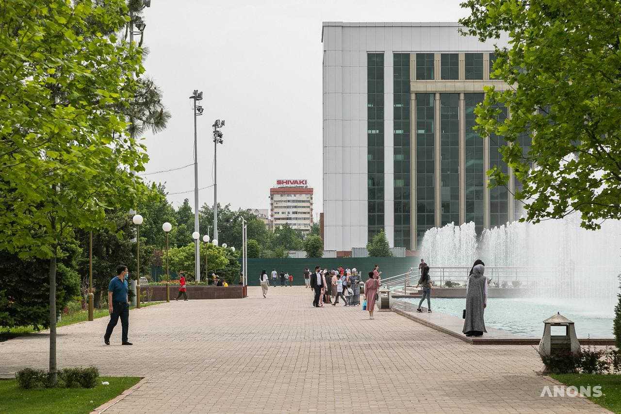 В Ташкенте запустили большой фонтан на площади Мустакиллик - фото