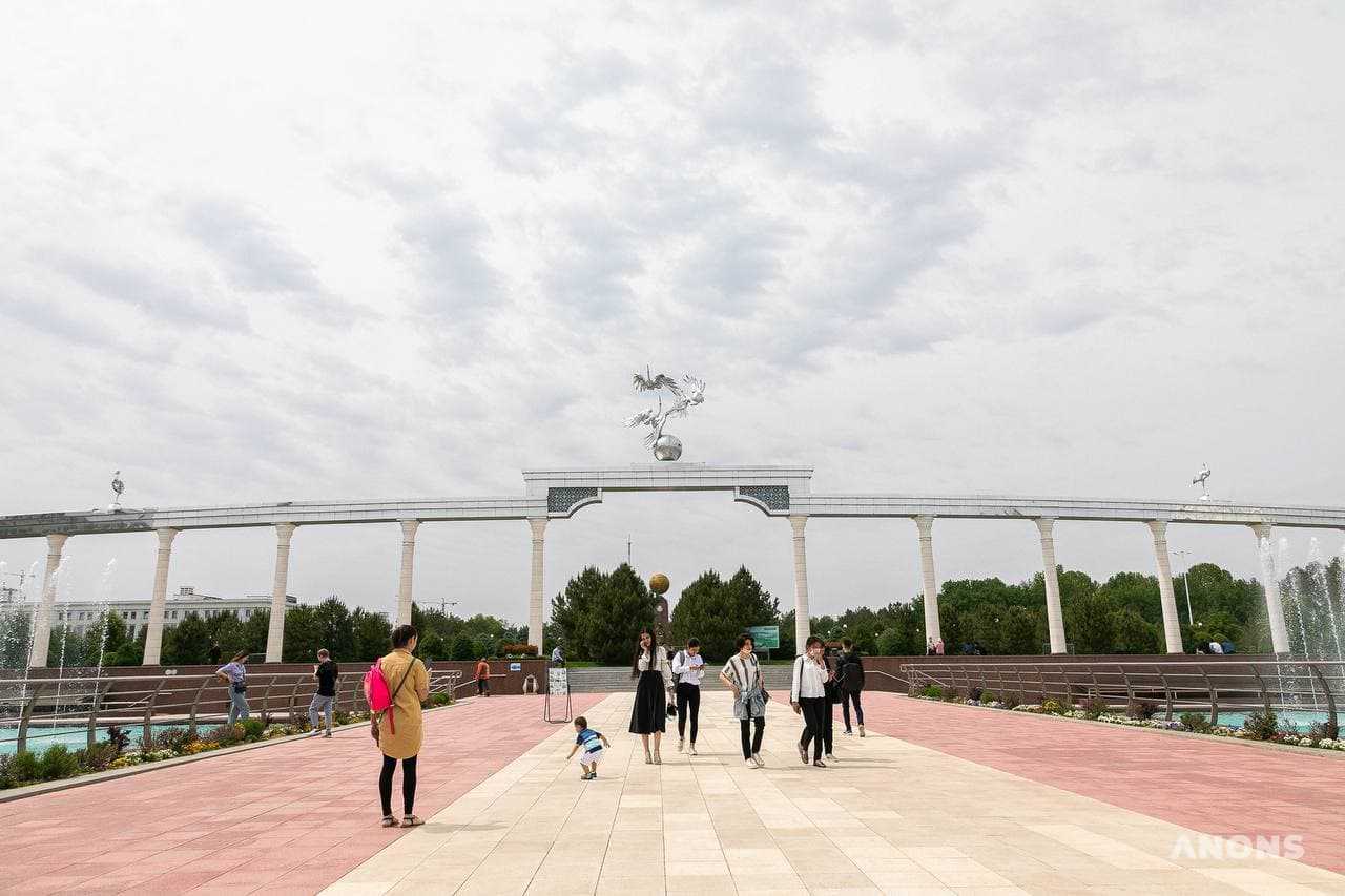 В Ташкенте запустили большой фонтан на площади Мустакиллик - фото