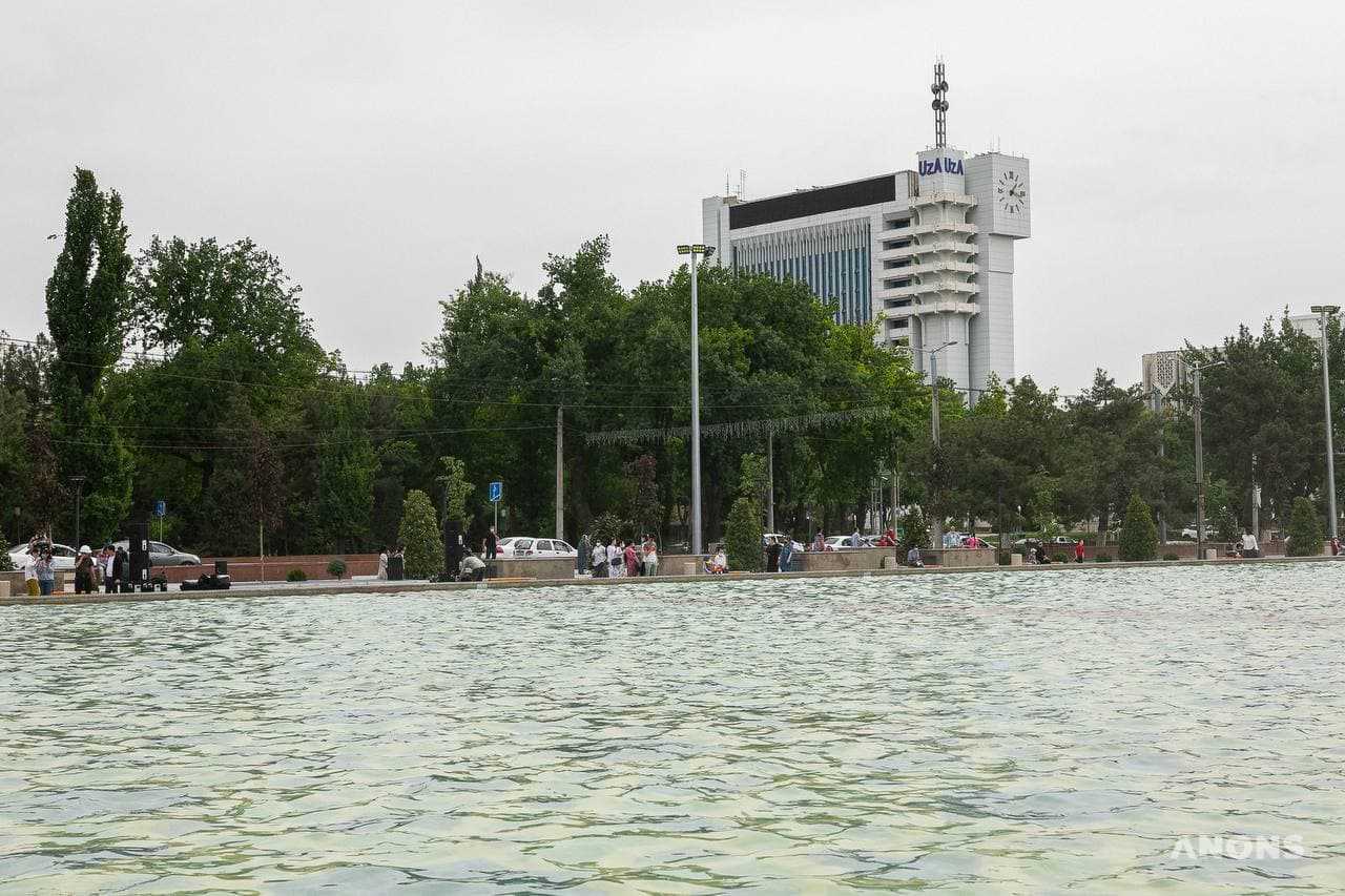 В Ташкенте запустили большой фонтан на площади Мустакиллик - фото