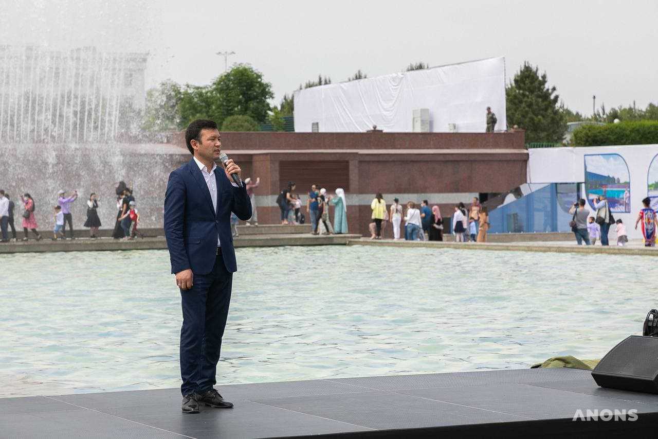 В Ташкенте запустили большой фонтан на площади Мустакиллик - фото