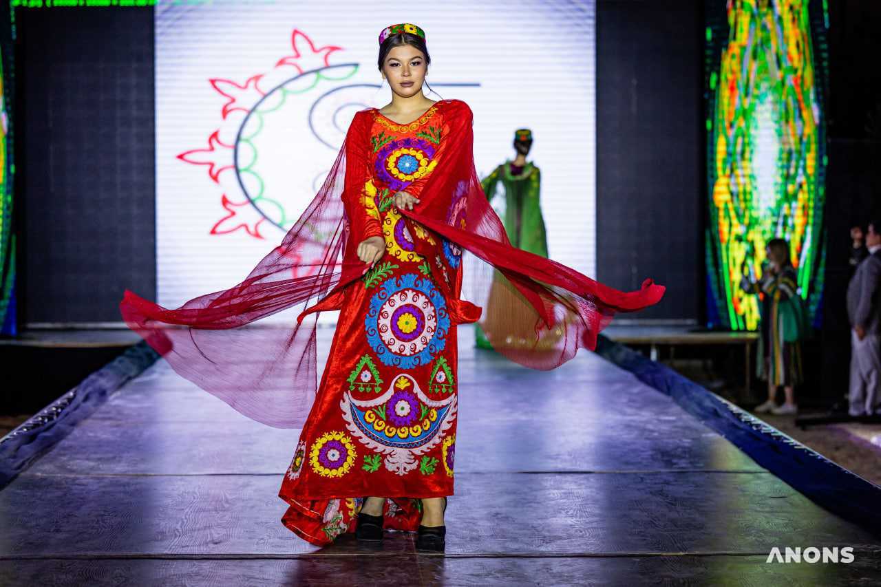 Показ мод Bukhara Fashion days состоялся в Бухаре – фоторепортаж