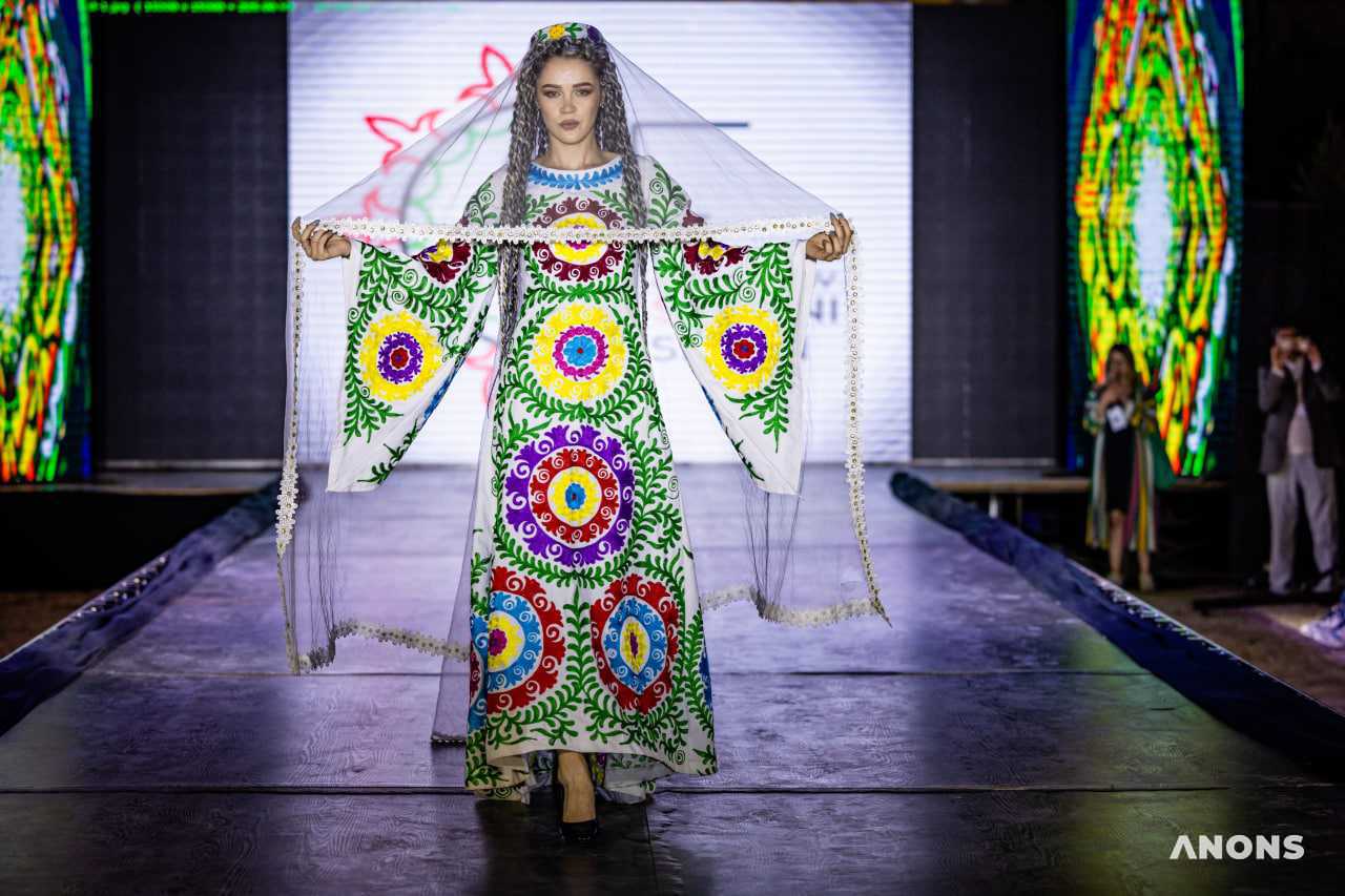 Показ мод Bukhara Fashion days состоялся в Бухаре – фоторепортаж