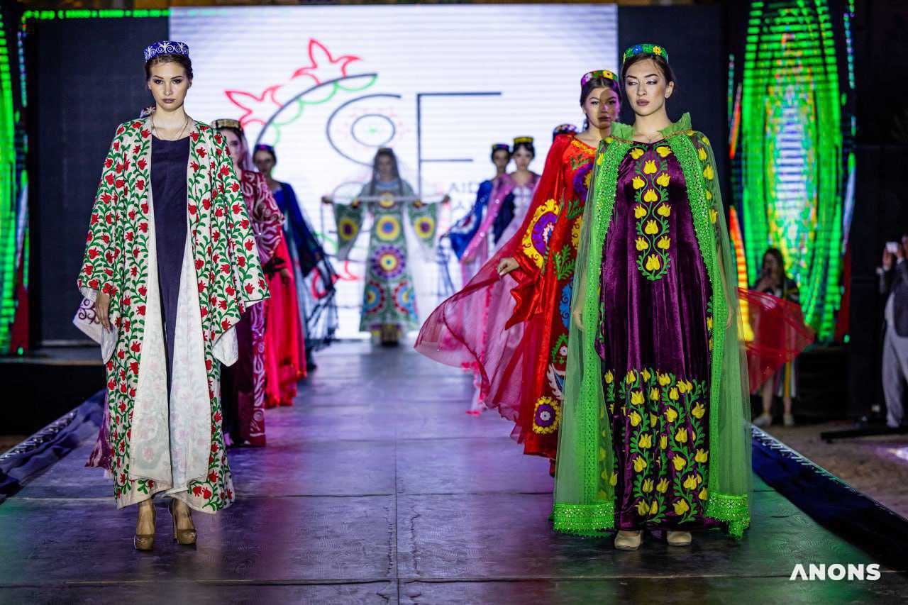 Показ мод Bukhara Fashion days состоялся в Бухаре – фоторепортаж