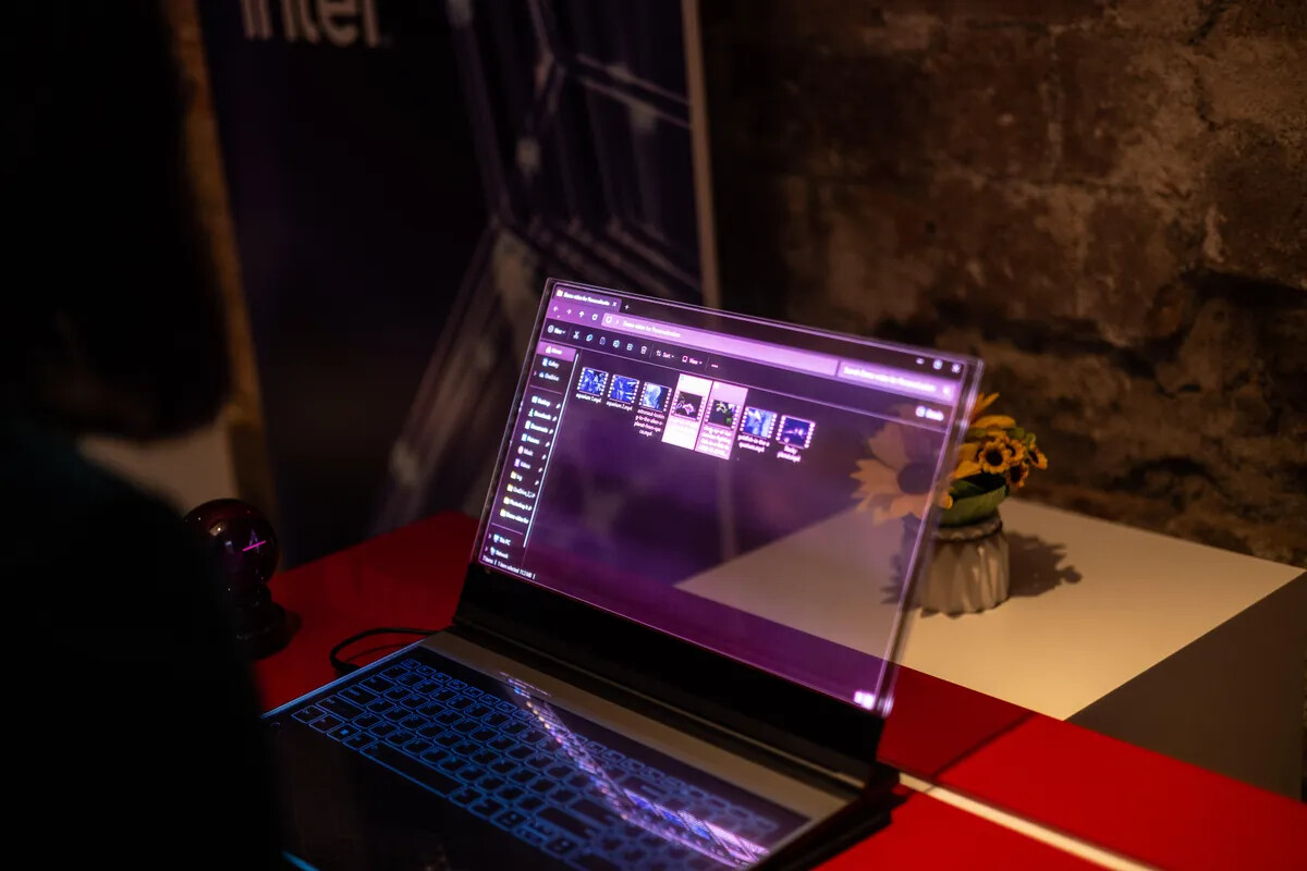 ANONS.uz - Lenovo представила концептуальный ноутбук с прозрачным ...