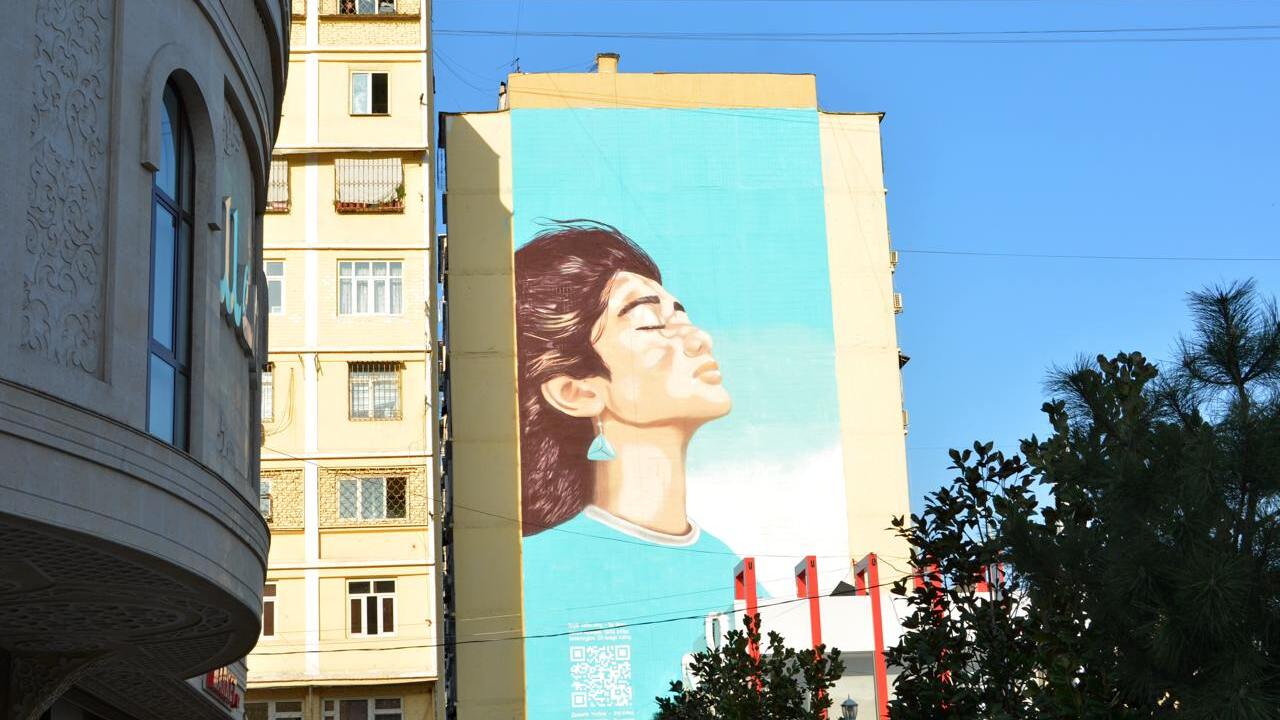 “TBC Bank” O‘zbekistonda birinchi bor havoni tozalash xususiyatiga ega devoriy tasvirni taqdim etdi