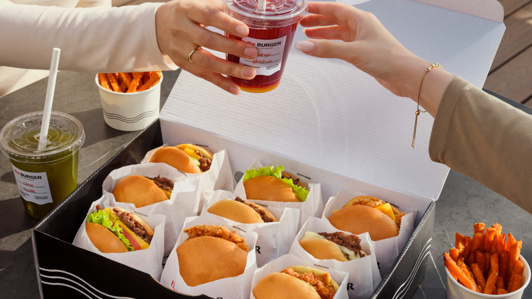 the BURGER празднует свой первый день рождения