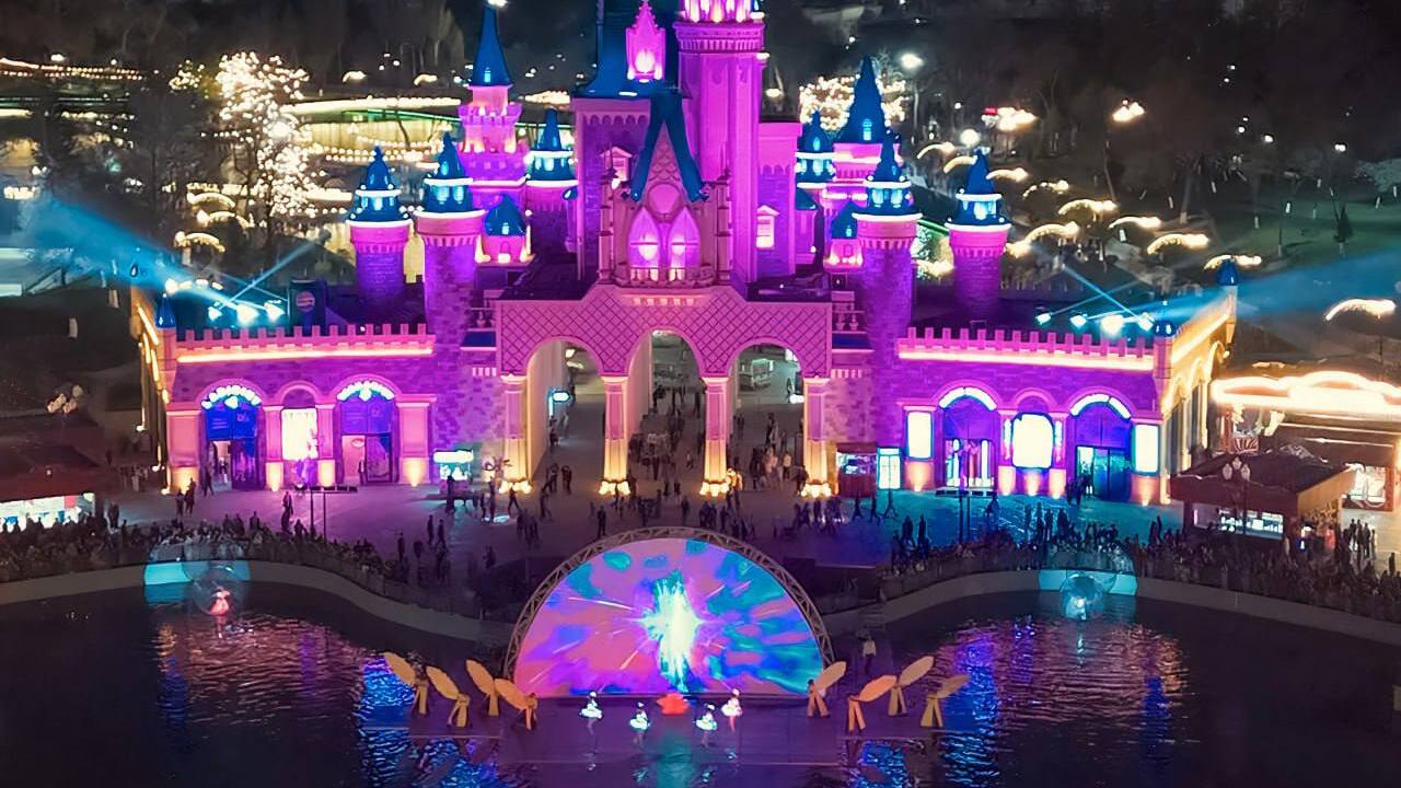 “Magic City” bog‘ida “Sehrli tun” shousi o‘tkazilmoqda