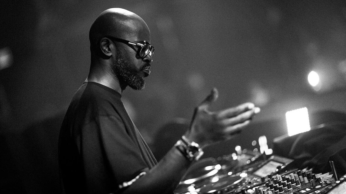 В Хиву на один день: запущен спецрейс на концерт Black Coffee