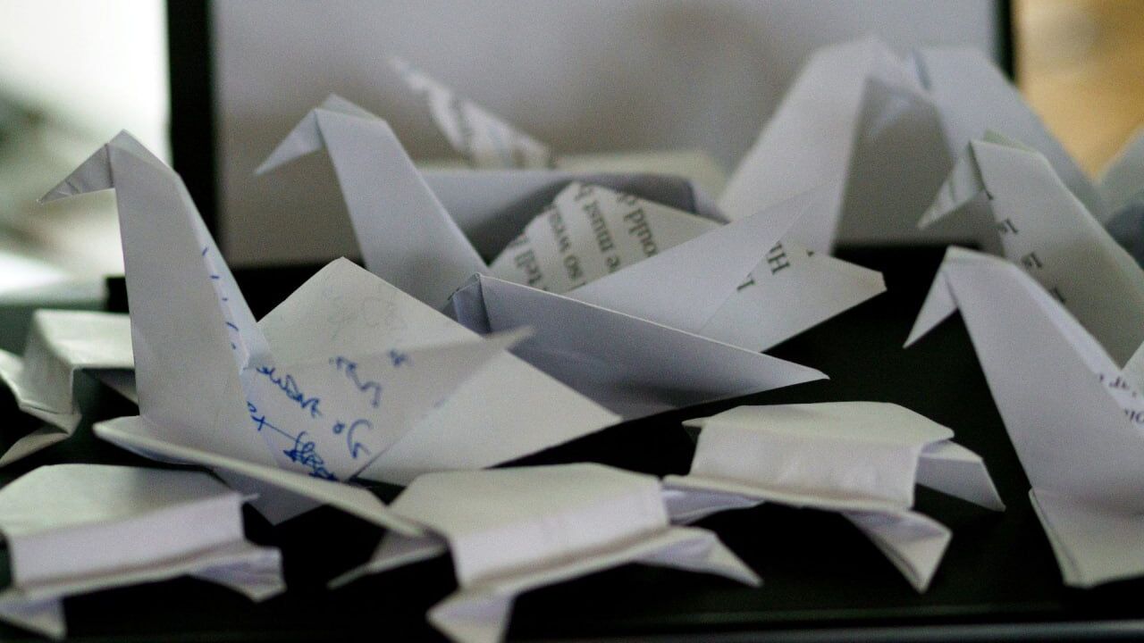 В Хиросиме достали 1,3 млн бумажных журавликов, собранных за 10 лет