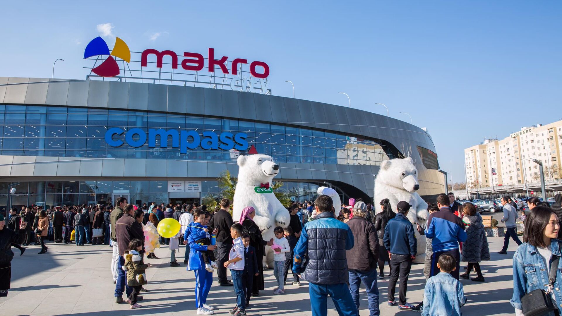 Шоу-программа в Compass Mall
