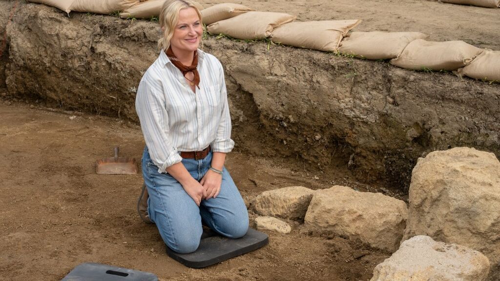 Amy Poehler ishtirokidagi Peacock’ning “Dig” komediyasi treyleri chiqdi