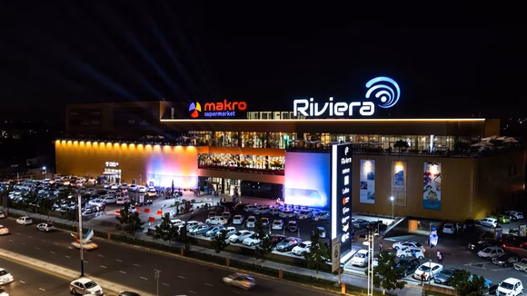 Шоу-программа в Riviera Mall