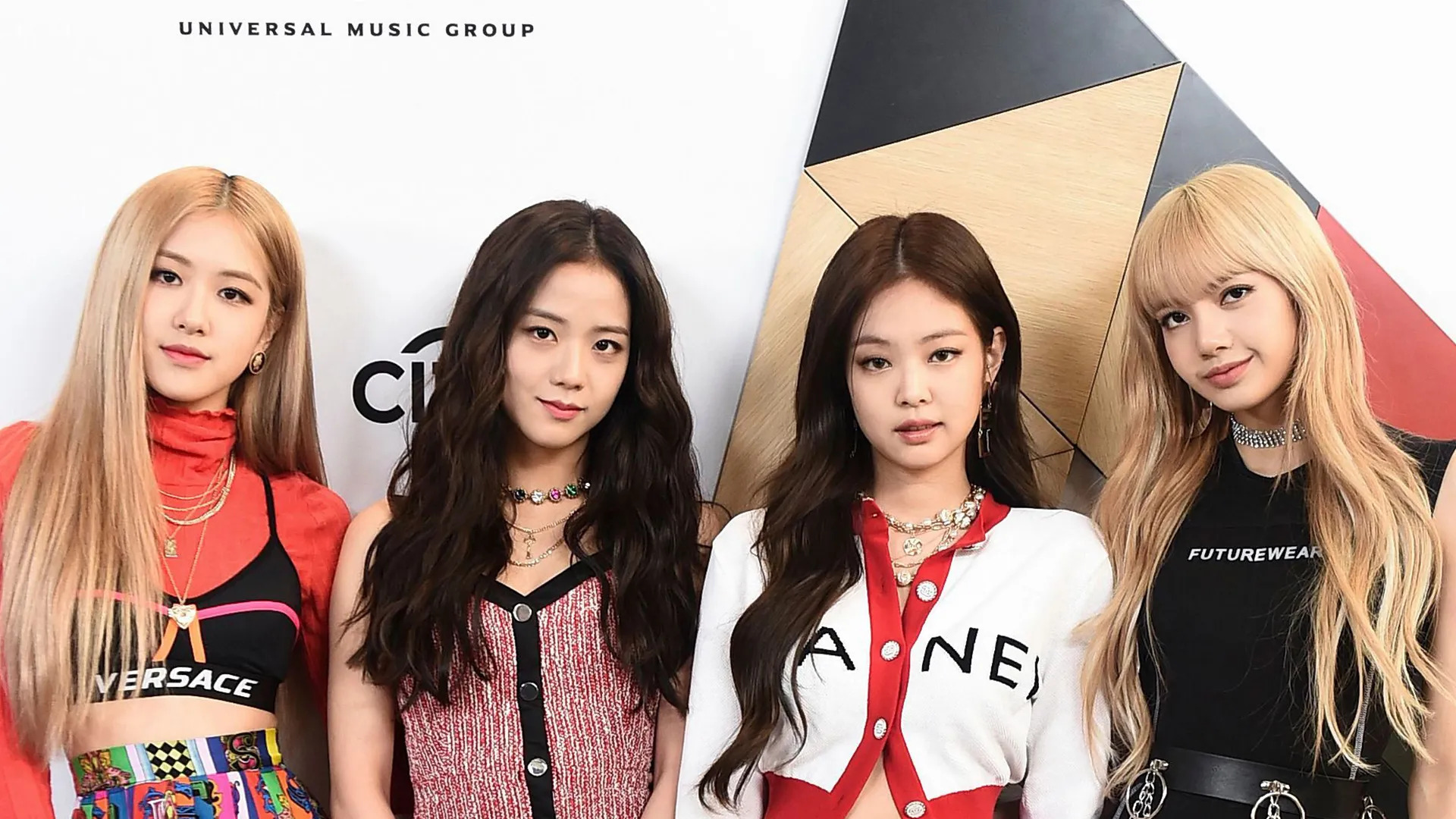 Blackpink стали первой музыкальной группой с красной бриллиантовой кнопкой YouTube