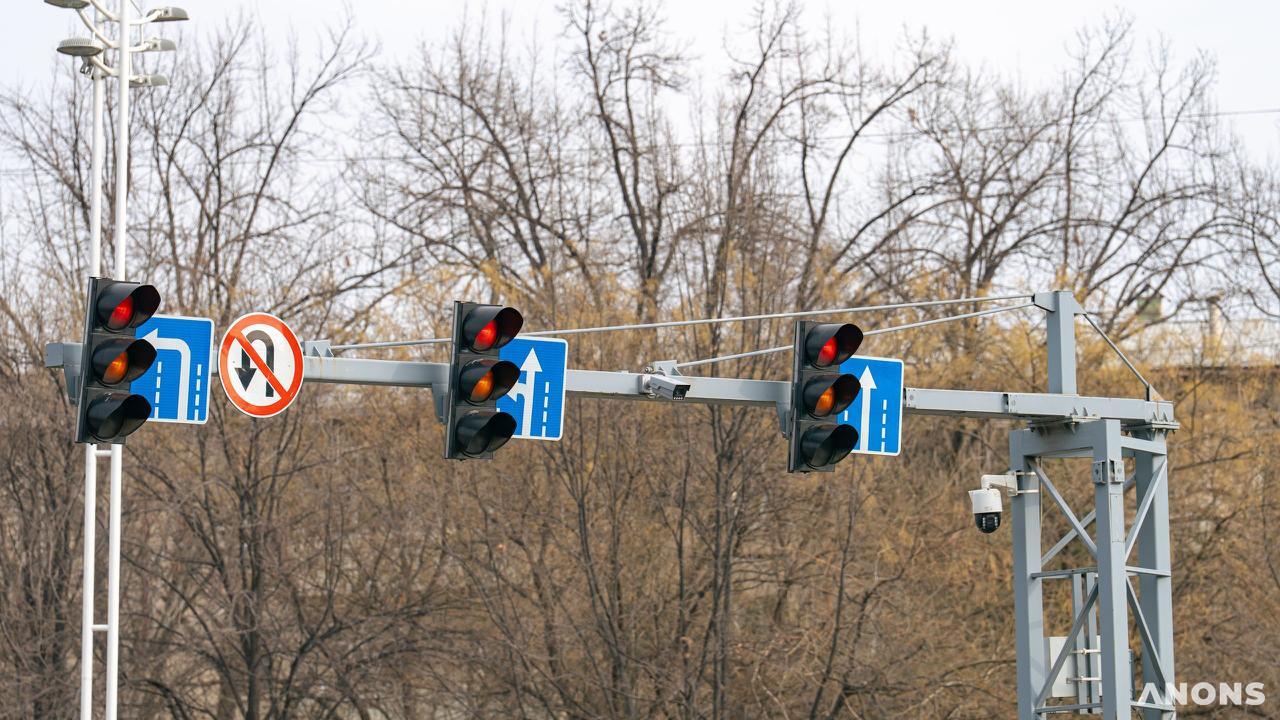 В Ташкенте начали обновлять светофоры для внедрения интеллектуальной системы
