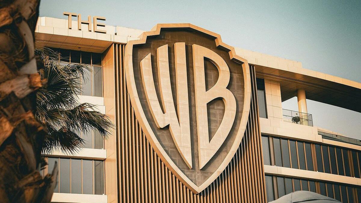 Более 1000 кинематографистов выступили против сделки Paramount и Warner Bros.