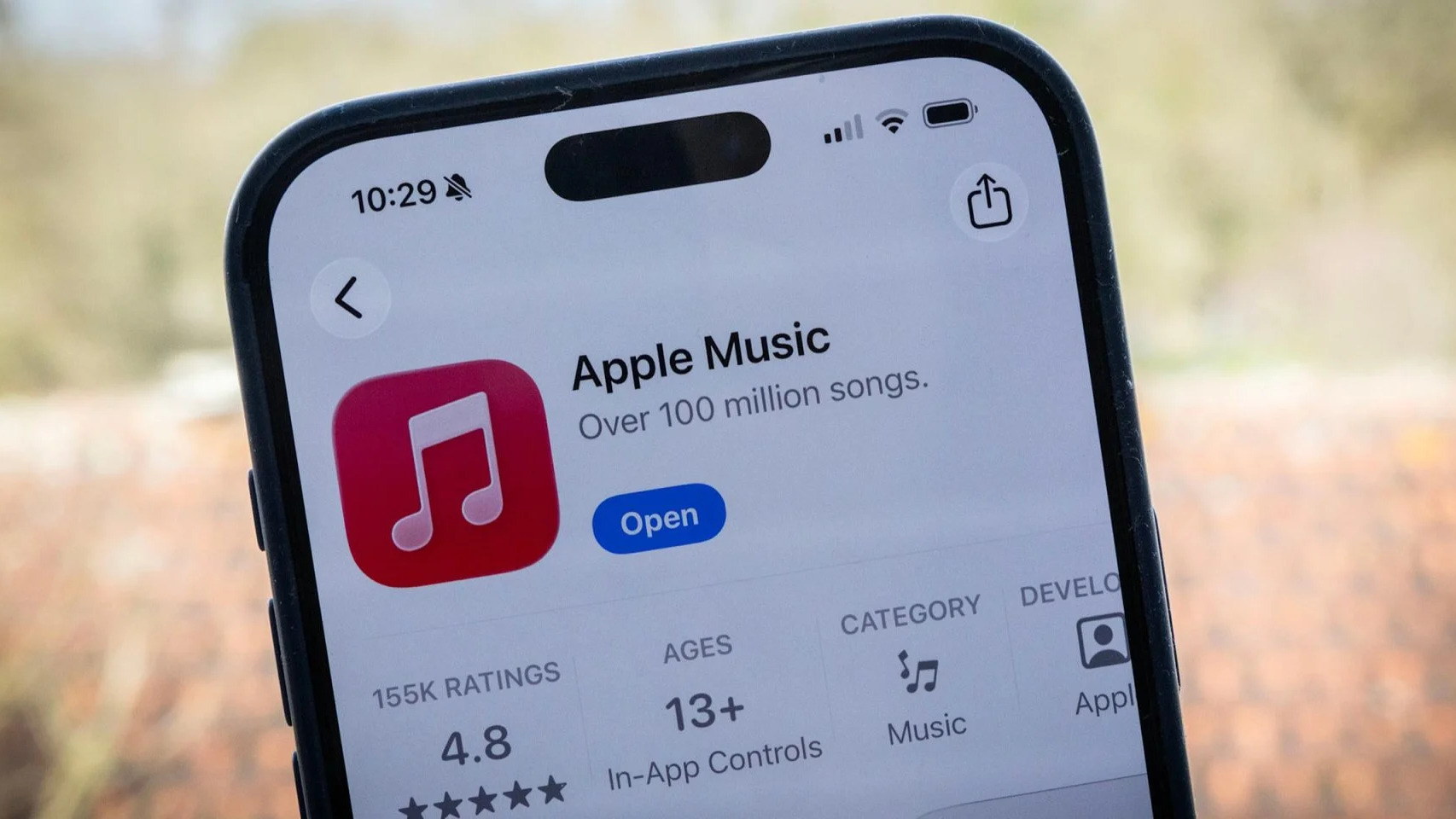 Apple Music начнет маркировать ИИ-музыку