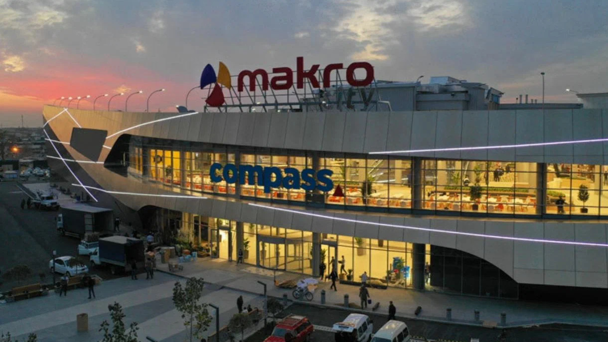 Шоу-программа Back to School в Compass Mall