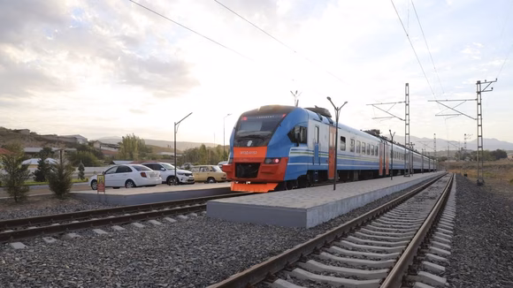 Toshkent va Parkent o‘rtasida yangi elektropoyezd qatnovi yo‘lga qo‘yildi